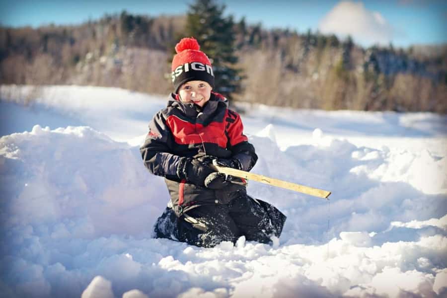 15 min. Tadoussac : Family-Friendly Ice Fishing Experience - Price and value: what $27 per person covers (and what costs extra)