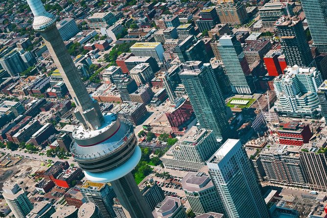 20 km Helicopter Tour over Toronto - Stop-by-stop: what you’ll spot from the sky