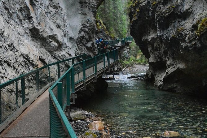 2025 Winner-Lake Louise Moraine Lake Johnston Canyon Banff Town - Emerald Lake and Natural Bridge for the off-season months