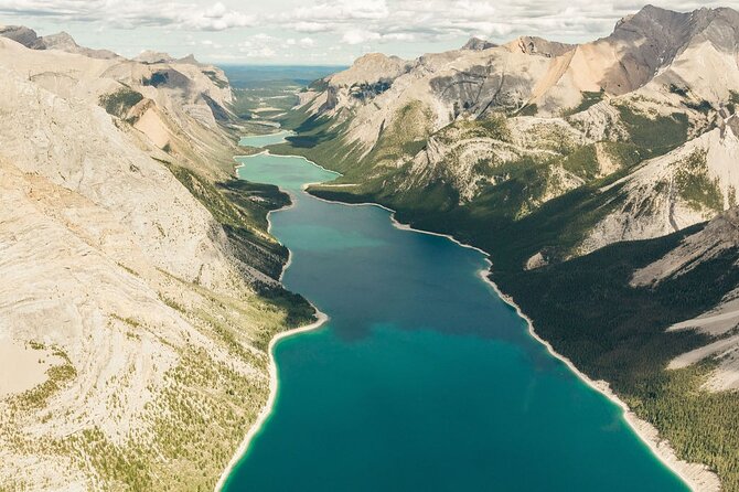 30 Minute Helicopter Tour over Lake Minnewanka, Banff - Mt Yamnuska and End Mountain: What to Look For During the Fly-By