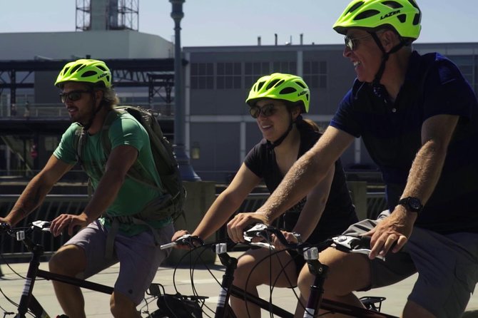 3Hr Montreal Architecture Bike Tour with regular or E-bikes Beer & wine included - Meeting at Ça Roule Montreal, Right Where You Want to Start