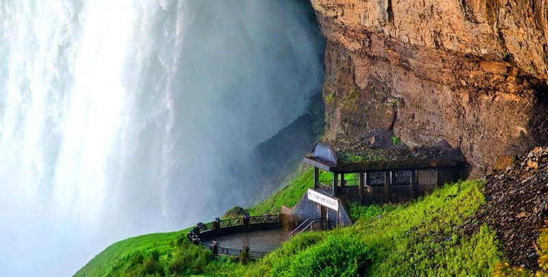 4 hr Summer Fun Tour - Niagara Falls Canada - Priority Entrance and Return Transport Inside Niagara Falls