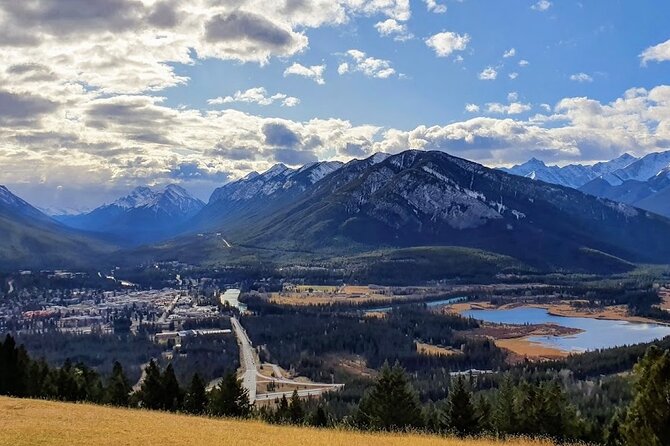 8 Iconic Stops. 12 Comfy Seats. See Banff's Best in First Class. - Peyto, Bow, Crowfoot, Norquay: the “turquoise plus glacier” circuit