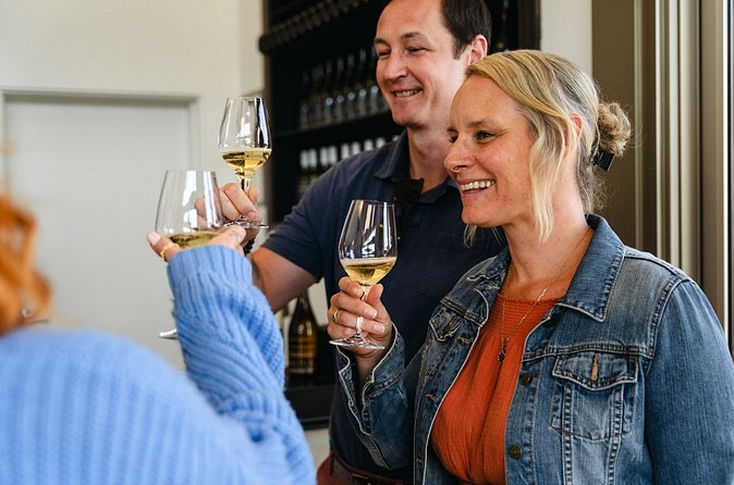 Afternoon Escape Wine Tour - The rotating third winery: how to handle the suspense