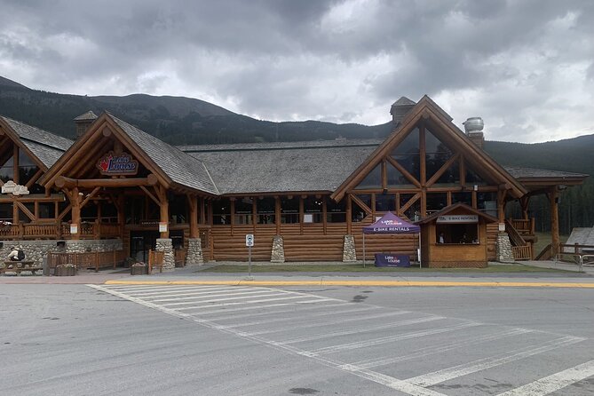 Airport Shuttle: Lake Louise <---> Calgary - From Calgary to Lake Louise: what the ride is built around