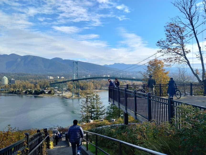 Aquarium & StanleyPark+20 Gem Spots+City/Vip Car+Small Group - Key moments that make this tour worth your time