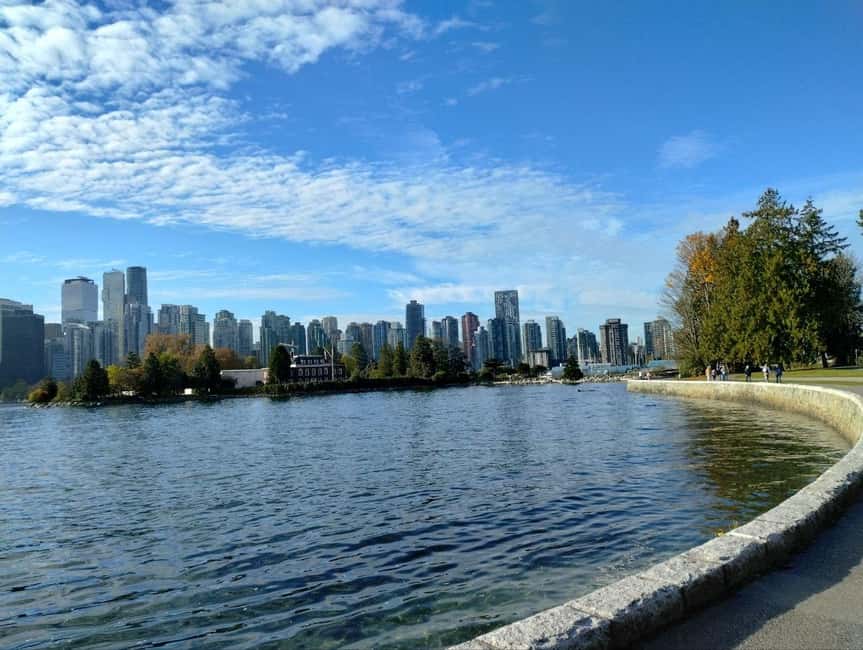 Aquarium & StanleyPark+20 Gem Spots+City/Vip Car+Small Group - Price and value for $116 per person on a 3-hour run