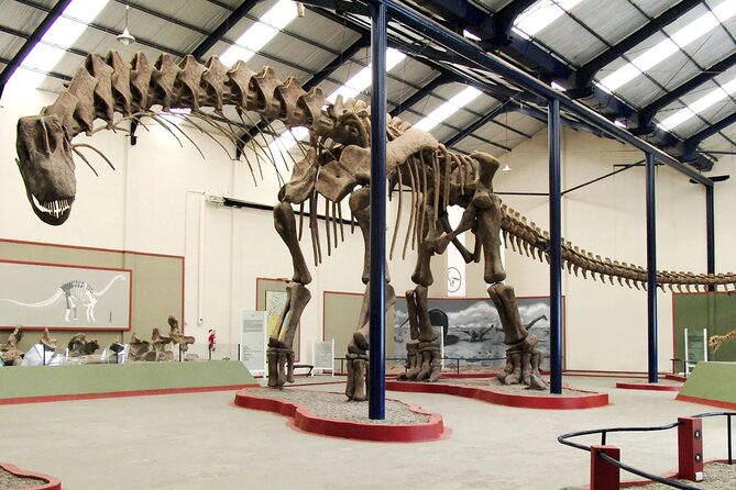 Badlands Tour: Drumheller with Museum, Hoodoos & Dinosaurs - Royal Tyrrell Museum: fossils, app-guided rhythm, and real scale
