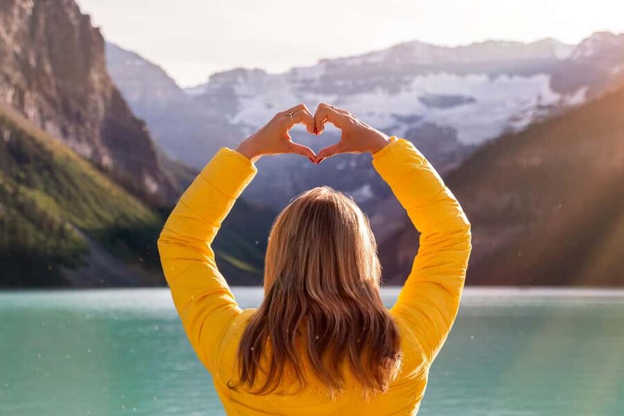 Banff 2-day: Lake Louise, Moraine Lake, Johnston Canyon tour - Calgary to Banff: The Ride That Sets the Tone
