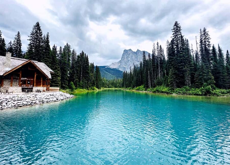 Banff/Calgary:1-Day to Lake Louise,Moraine Lake,Emerald Lake - Moraine Lake: vivid blue views and the seasonal permit deal