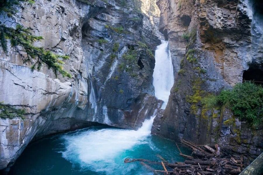 Banff/Calgary:Banff National Park&Johnston Canyon 1-Day Tour - Banff town time with lunch and seasonal extras