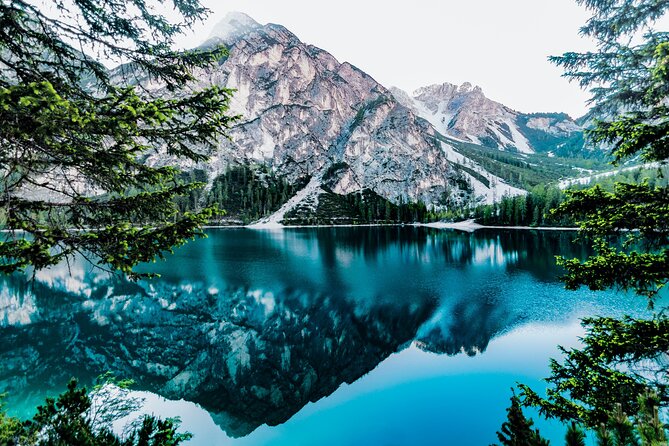 Banff/Canmore Shuttle to Moraine Lake and Lake Louise(1.5h each) - The bus experience: air-conditioned comfort and group size up to 37
