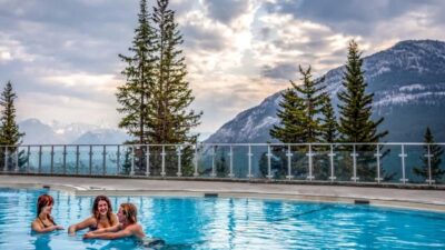 Gondola, Hot Springs, Bow falls & Three Lakes Tour