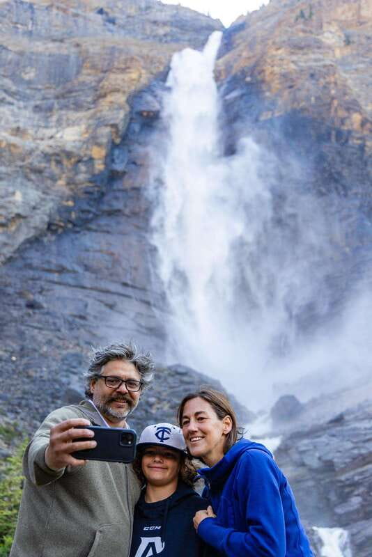Banff: Grizzly Bear Refuge Tour with Lunch - Takakkaw Falls in Yoho: 373 metres of thunder when the road cooperates