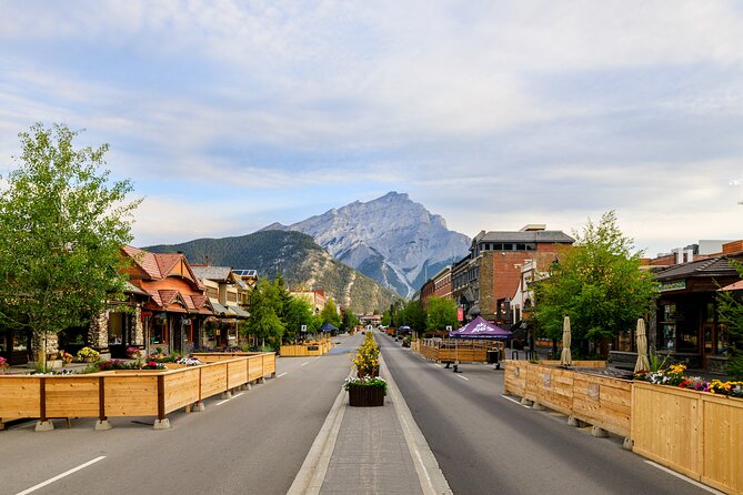 Banff Highlights E-Bike Tour - Meeting at 211 Bear St and getting ready to ride