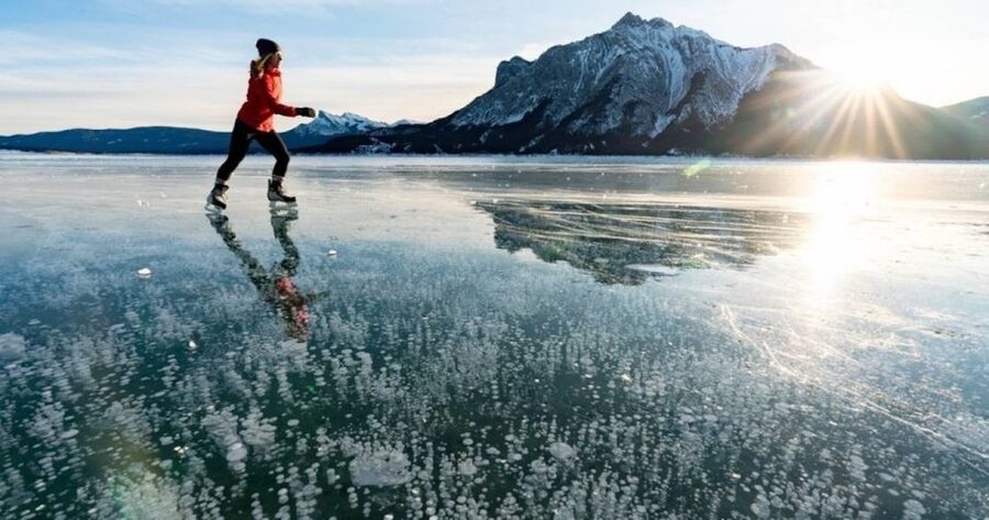 Banff: Icefields Parkway & Abraham Lake Ice Bubbles Tour - Peyto Lake Viewpoint Trek: Snowshoeing Through Deep Powder