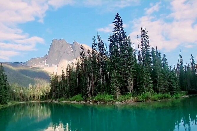 Banff: Lake Louise and Moraine Lake Tour with Pickup & Drop - Moraine Lake and the Rockpile Viewpoint