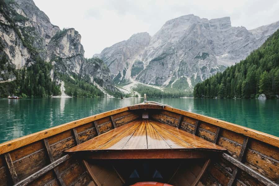 Banff: Lake Louise, Emerald, Marble Canyon and Yoho Tour - Lake Louise (about 1 hour): the classic viewpoint, without the parking headache