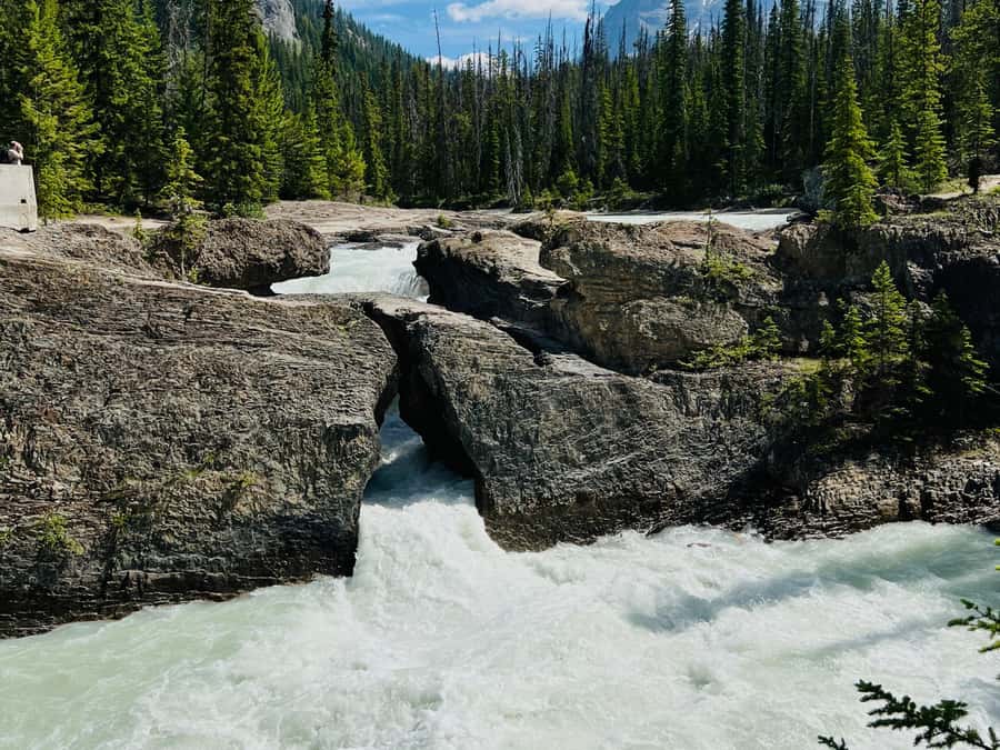 Banff: Lake Louise, Emerald, Marble Canyon and Yoho Tour - Moraine Lake or Marble Canyon: the season switch that keeps the magic