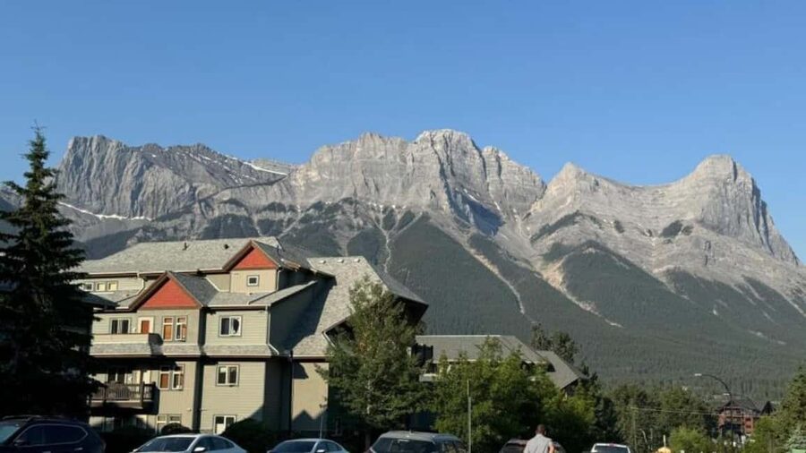 Banff: Lake Louise, Moraine, Emerald & Johnston Canyon Tour - Price and value: is $87 a good deal?
