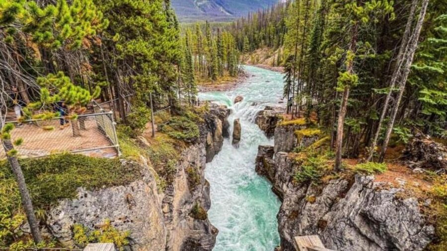 Banff. Moraine, Lake Louise ,Emerald & Johnston Canyon tour - Johnston Canyon walks and the Icewalk option
