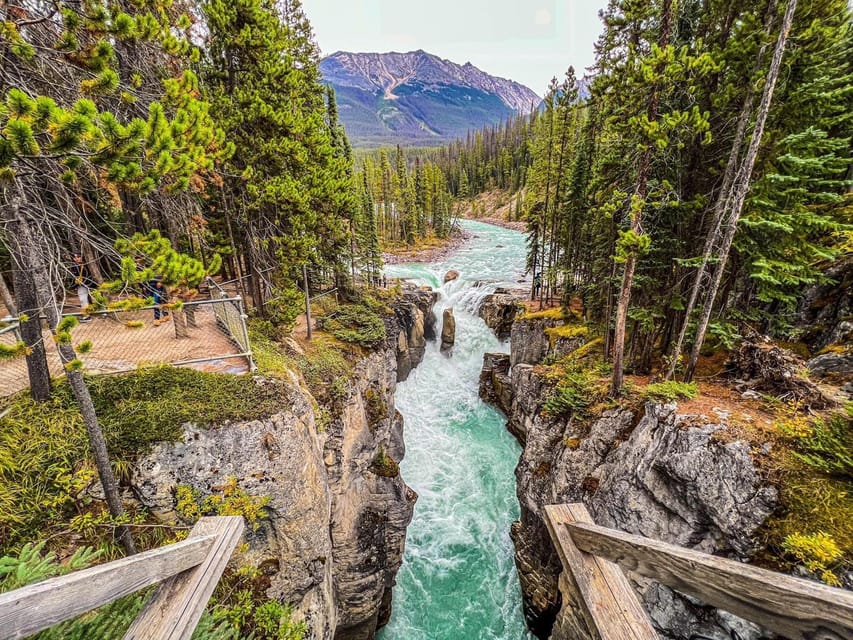 Banff town,Lake Louise, Moraine, Emerald & Johnston Canyon - What makes this tour good value at $39