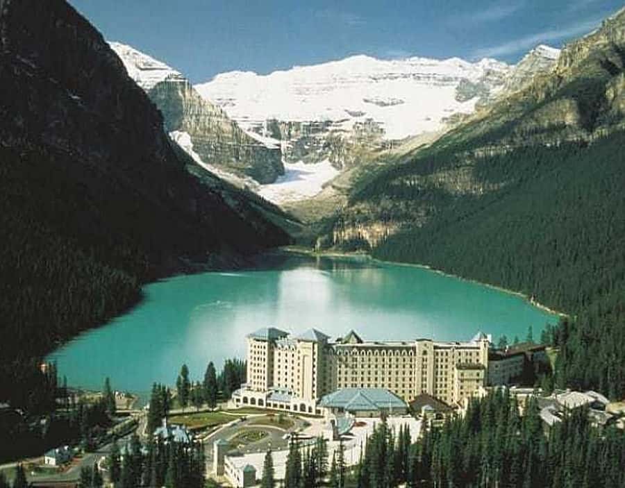 Banff town,Lake Louise, Moraine, Emerald & Johnston Canyon - Lake Louise time: what 45 minutes buys you