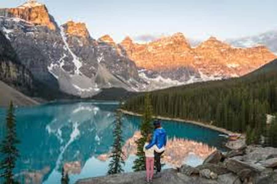 Banff town,Lake Louise, Moraine, Emerald & Johnston Canyon - Emerald Lake and Yoho National Park: the color contrast