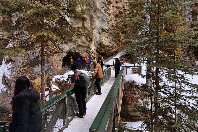 Banff Town ,Lake Louise, Moraine , Emerald & Johnston Canyon Tour - Key Highlights You’ll Notice Right Away