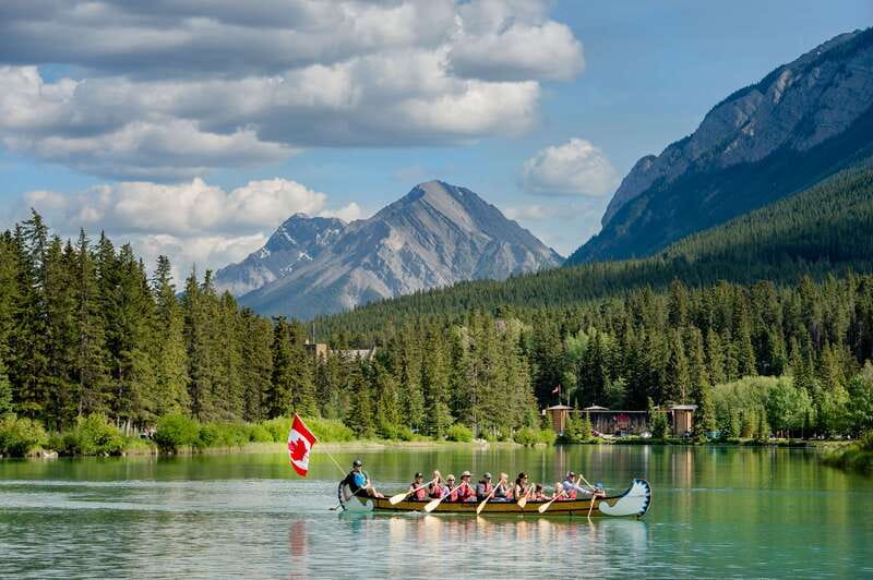 Banff: Wildlife on the Bow River Big Canoe Tour - The 90-minute big-canoe paddle up the Bow River