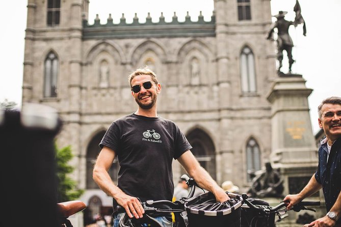 Bike / E-bike Tour : Downtown, Old Montreal, Waterfront by Fitz - Getting On the Bike Near Rue de la Commune