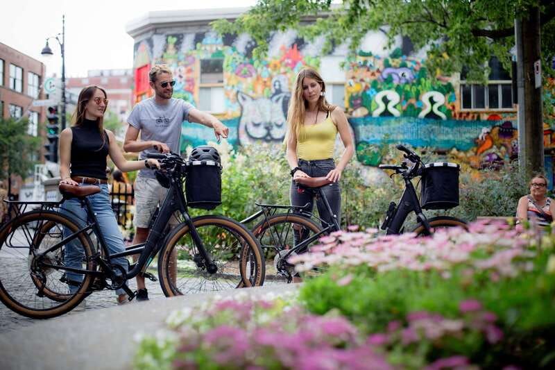 Bike/E-bike tour Plateau,MileEnd, Jean-Talon Market by Fitz - Mile End: bagel time plus the artsy Montreal energy