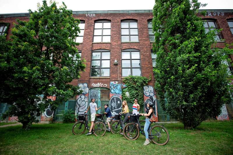 Bike/E-bike tour Plateau,MileEnd, Jean-Talon Market by Fitz - Outremont and Little Italy: leafy streets, church stop, and food-forward culture