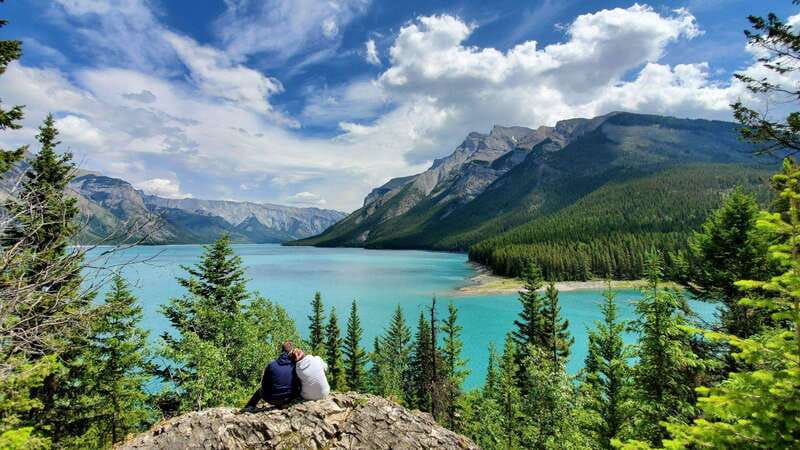 Calgary: 2-Day Banff National Park Highlights Summer Tour - Moraine Lake, the Seasonal Star, and the Rockpile Trail Above It