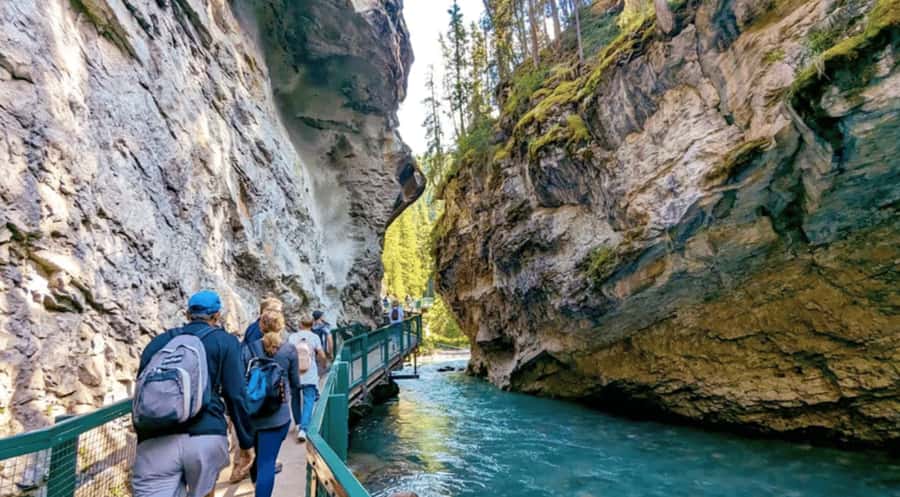 Calgary/Banff: Lake Louise, Minewanka & Johnston Canyon Trip - Lake Louise: 1.5 Hours for Photos, Views, and a Self-Guided Walk