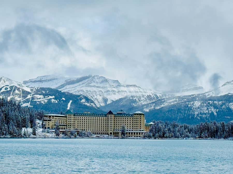 Calgary, Banff: Lake louise , Moraine ,Emerald Lake day Tour - A Fast Hit of the Canadian Rockies, in One Long Day