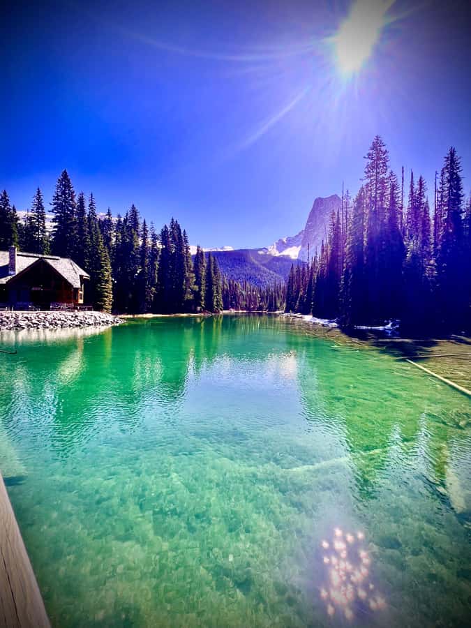 Calgary, Banff: Lake louise , Moraine ,Emerald Lake day Tour - Lake Louise: 45 Minutes of Iconic Views Plus 45 Minutes to Eat in the Village