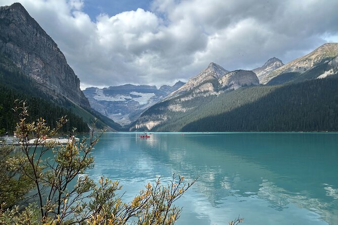 Calgary/Canmore/Banff: Moraine Lake & Lake Louise Return Shuttle - Stop 1, Moraine Lake: Turquoise Colors and Quick Photo Power