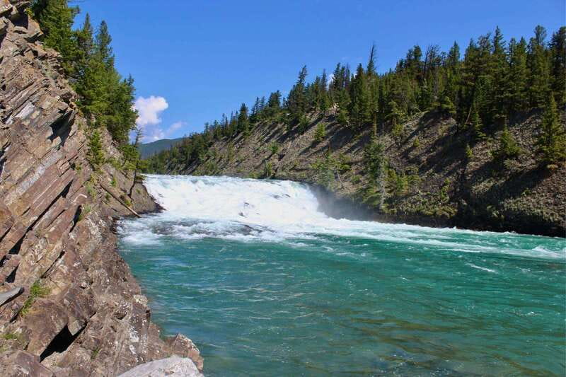 Calgary/Canmore: Lake Louise, Moraine Lake, & Banff Day Tour - What the guides add: stories, calm under pressure, and better photo timing