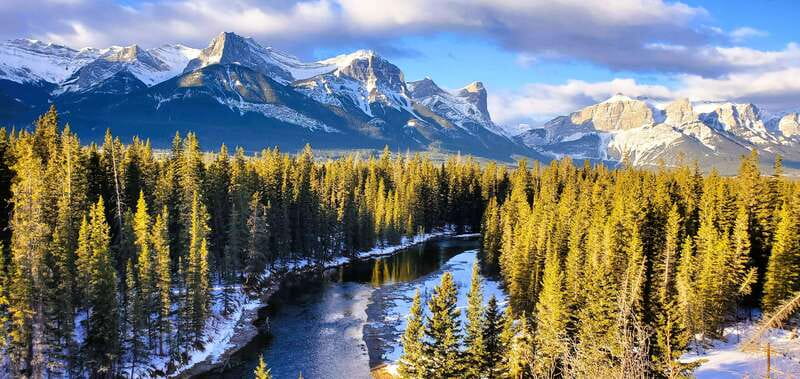 Calgary: Glaciers, Mountains, Lakes, Canmore and Banff Tour - Banff Avenue free time: souvenirs, a breather, and a local village vibe