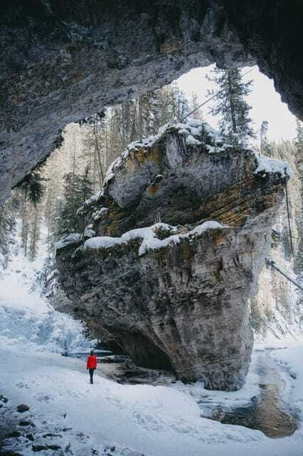 Calgary: Lake Louise, Emerald Lake, and Johnston Canyon Tour - Banff Avenue and Bow Falls: Short Stops That Still Matter