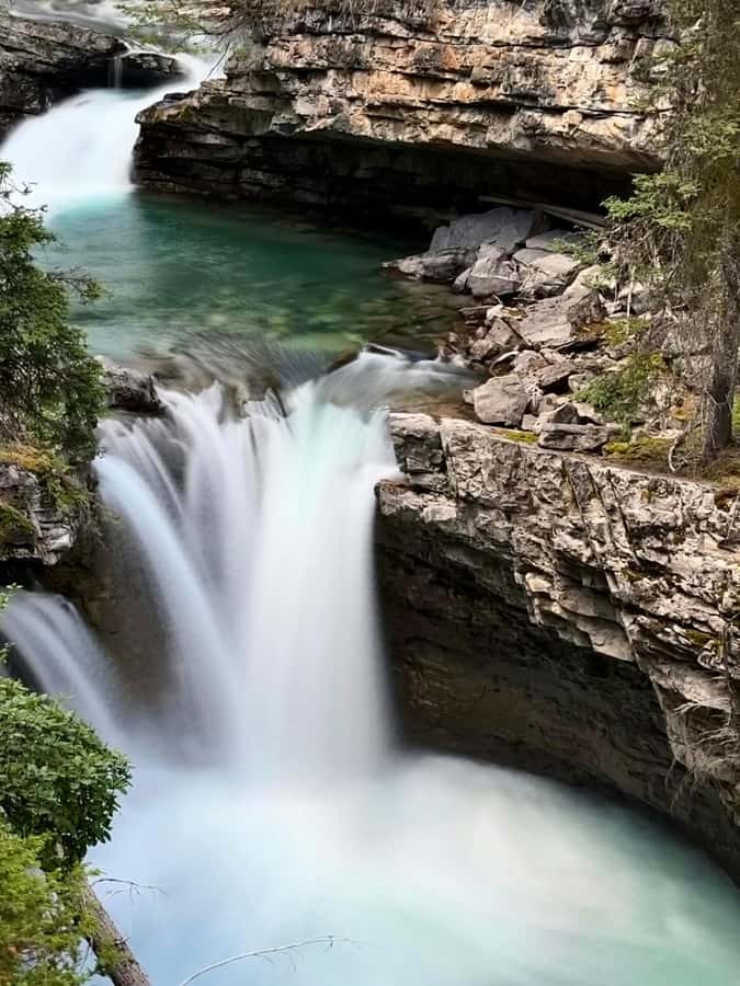 Calgary: Lake Louise, Emerald Lake, and Johnston Canyon Tour - Banff Avenue and Bow Falls: the quick downtown reset
