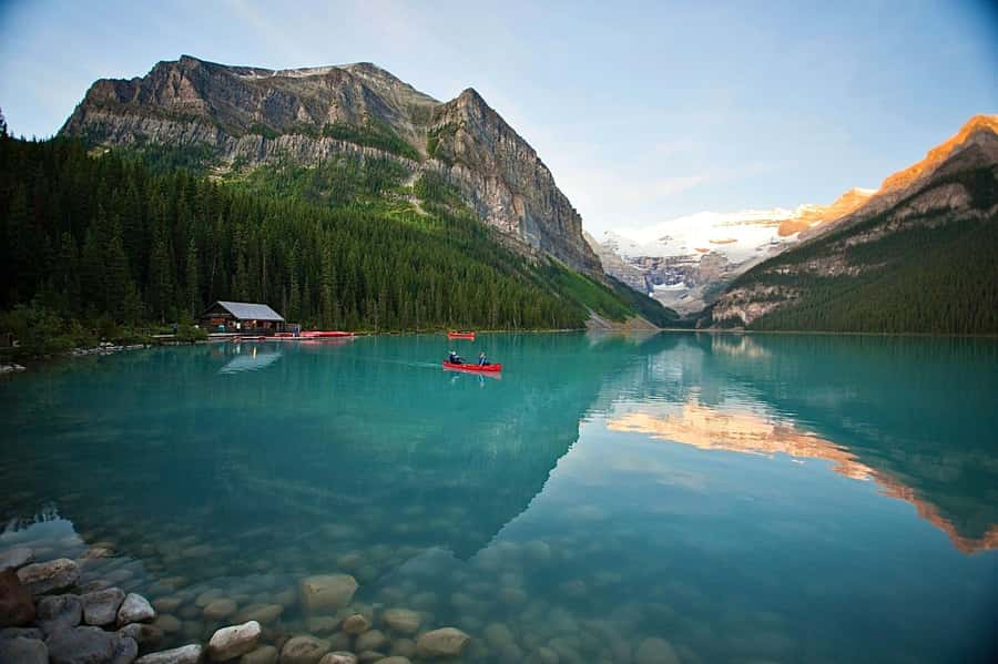 Calgary: Lake Louise, Emerald Lake, and Johnston Canyon Tour - Lake Louise: The Glacial-Blue Classic and How to Use Your Hour