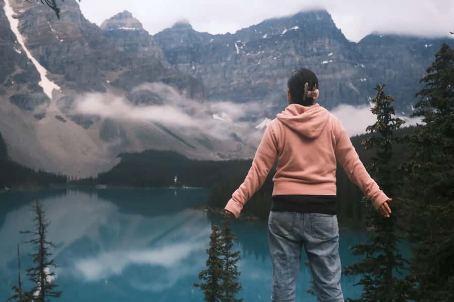 Calgary:Moraine Lake Sunrise & Lake Louise & Wildlife Safari - Vermilion Lakes stop plus driving past Castle Mountain