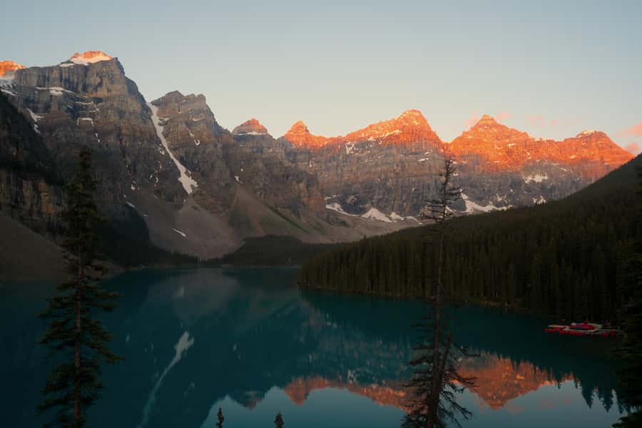 Calgary:Moraine Lake Sunrise & Lake Louise & Wildlife Safari - Should you book this Calgary Moraine Lake sunrise, Lake Louise, and wildlife safari?