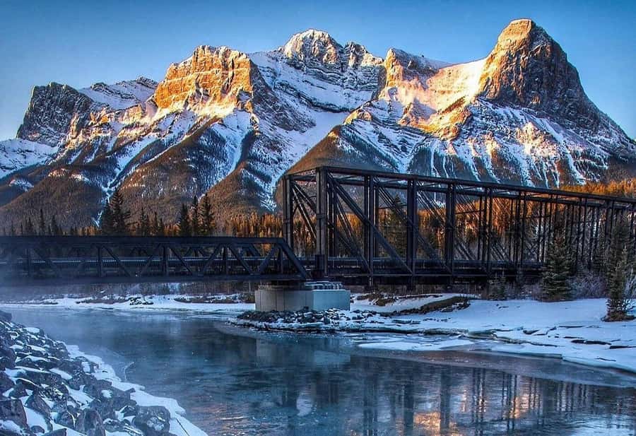 Calgary: Radium Hot Springs & Marble Canyon Day Trip - Kootenay Valley viewpoint and hot drink timing