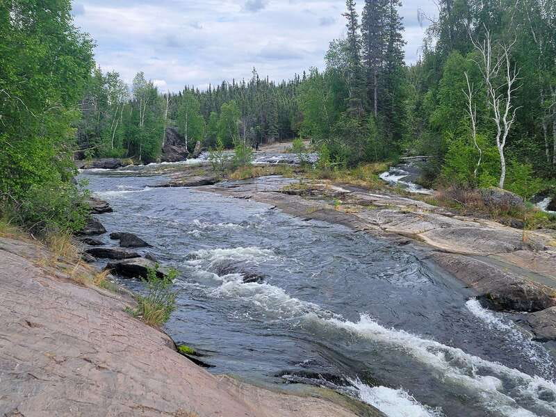 Cameron Falls Waterfall Tour - Cameron Falls: why the black rock makes the waterfall look unreal