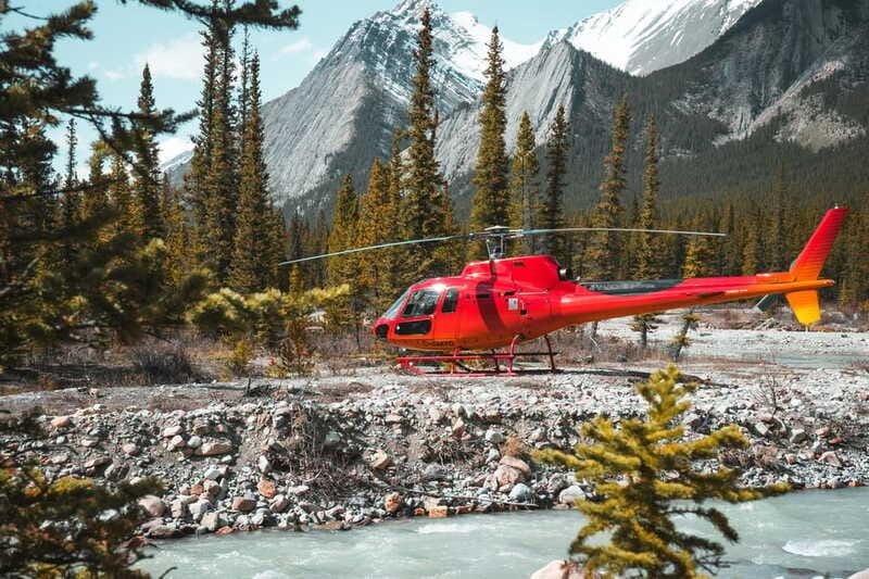Canadian Rockies: Private Helicopter Tour and Hike for Two - Hiking vs snowshoeing: how weather changes your day