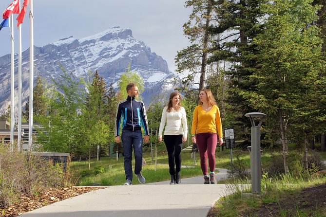 Canadian Rocky Mountains & Banff 5-Day Premium Tour - Day 2: Lake Louise and Moraine Lake with a timed switch for seasons