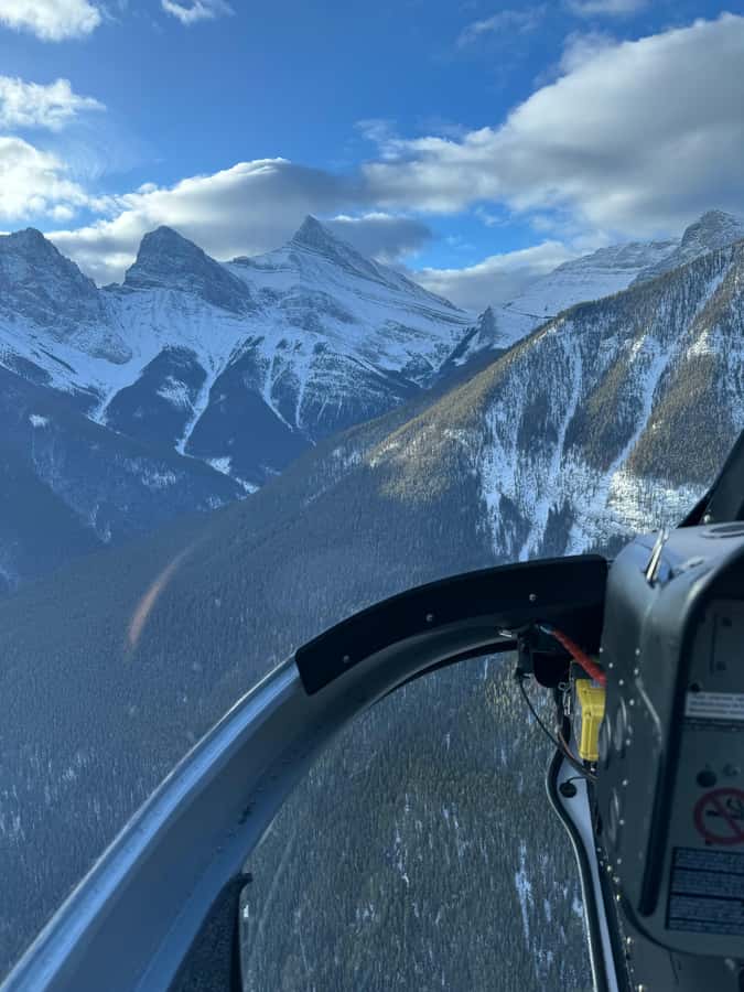 Canmore: 25-Minute Three Sisters Helicopter Tour - Spray Valley Highlights: Spray Lakes Reservoir and Goat Pond